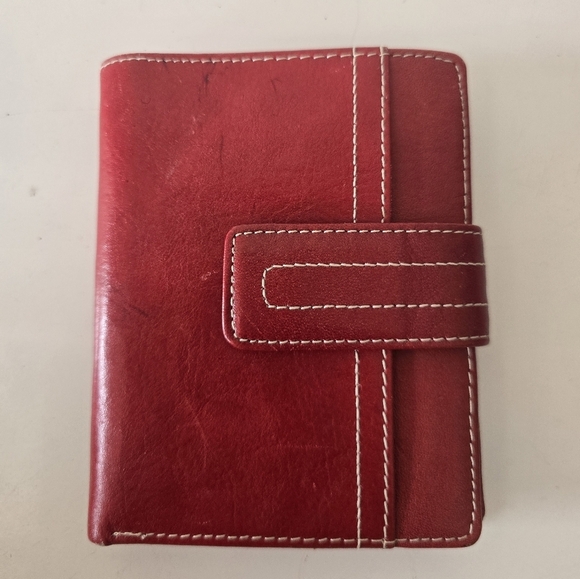 Fossil  (Folded) Red Leather Bi-Fold Passport Wallet Patent Leather Women - Picture 3 of 12